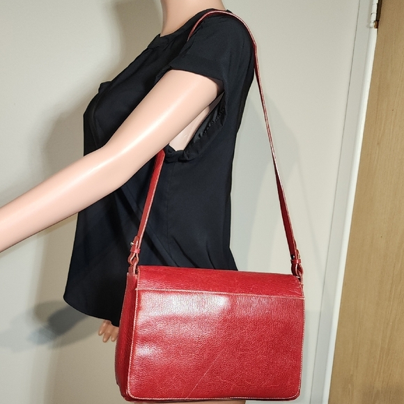 Vibrant Red Leather Shoulder Bag with Structured Design - Picture 1 of 14